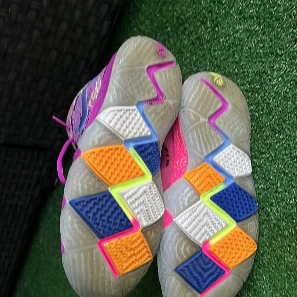 Kyrie 4 ‘confetti’